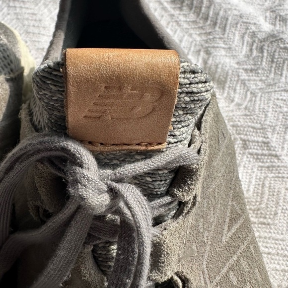 New Balance Gray Athletic Shoes with Seamless Upper size 9.5 - Picture 6 of 10